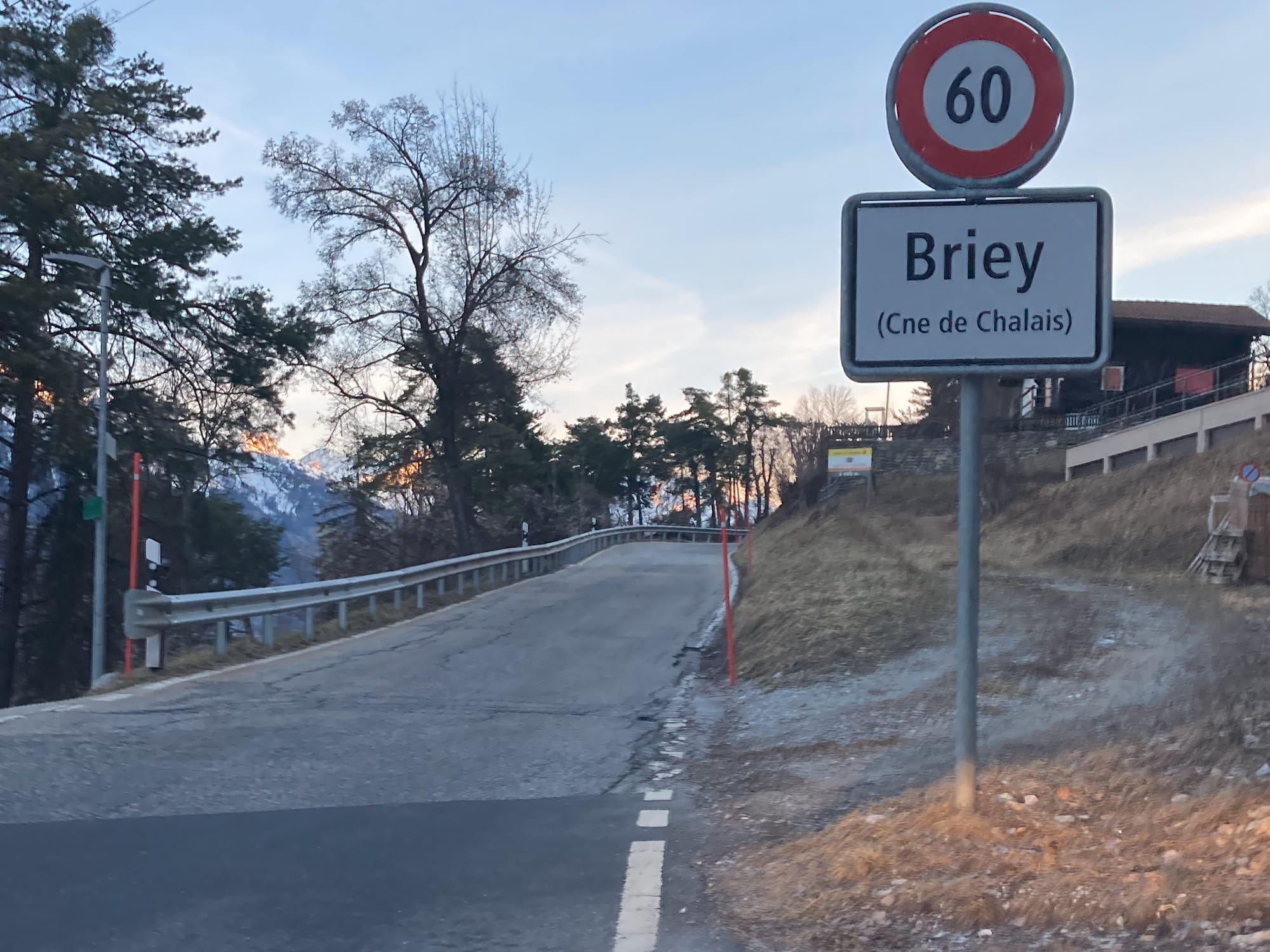 Au panneau "Briey", continuez tout droit